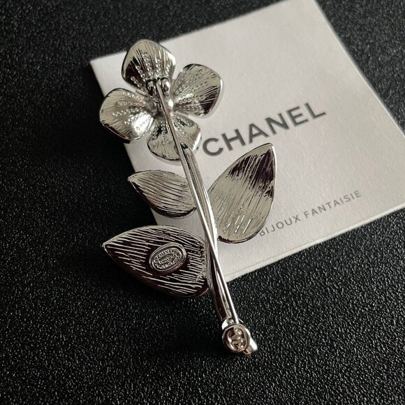 Chanel leaf brooch - Picture 7 of 9